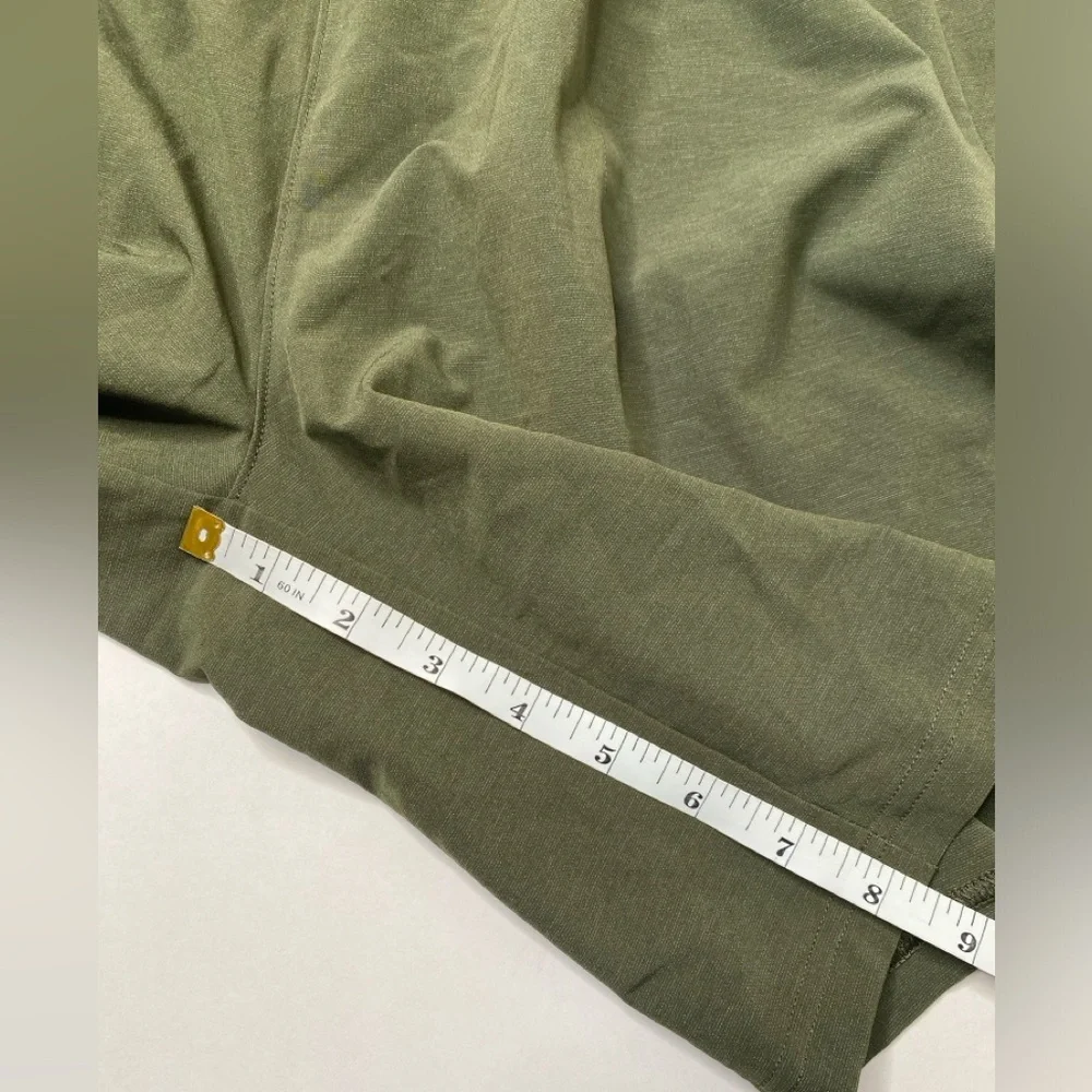 VRST Men's 8” green shorts SIZE small men NWT